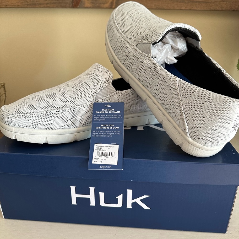 Brand New Mens HUK shoes size 10 Light gray